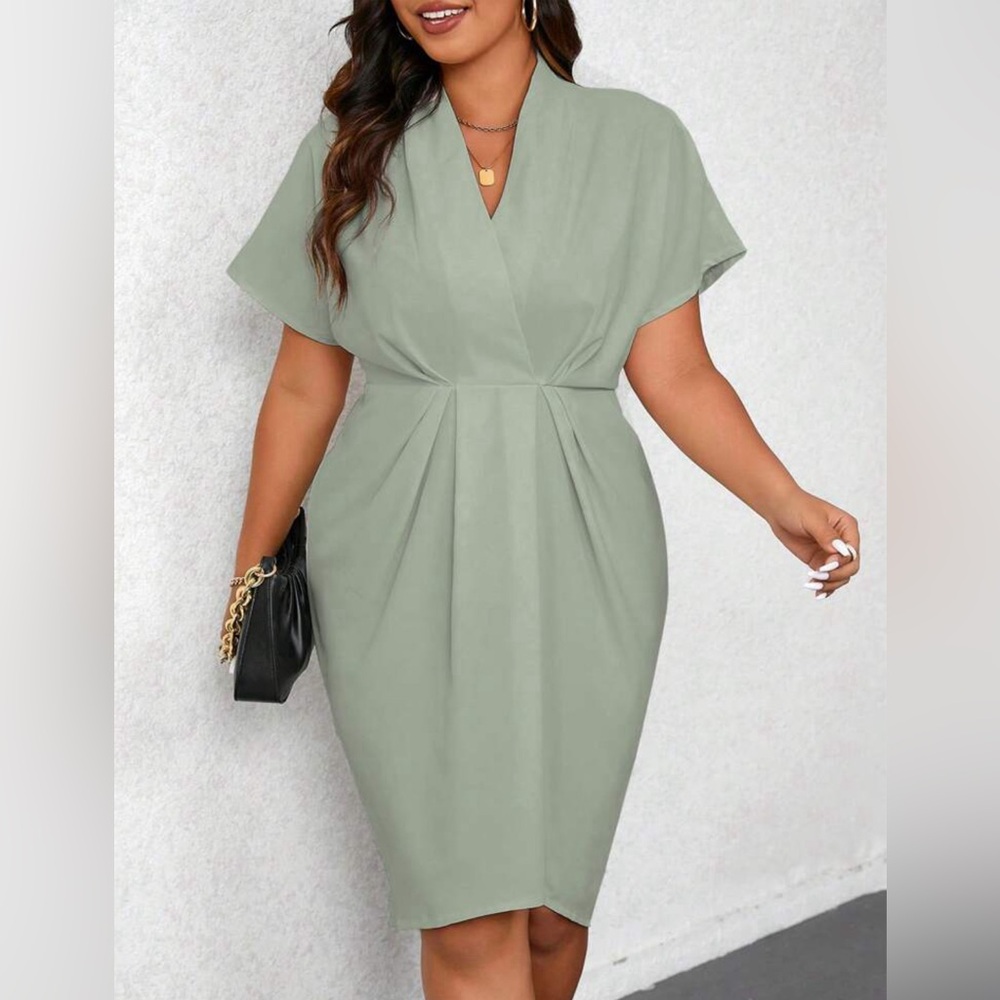 Green High Waisted Dress with Pleat Design